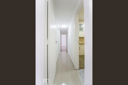 Corredor de apartamento para alugar com 3 quartos, 105m² em Jardim Guanabara, Rio de Janeiro