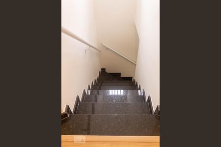 Casa à venda com 144m², 3 quartos e 4 vagasEscadas 