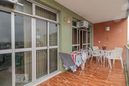Apartamento à venda com 112m², 3 quartos e 2 vagas Apartamento à venda com 112m², 3 quartos e 2 vagasVaranda dos Quartos