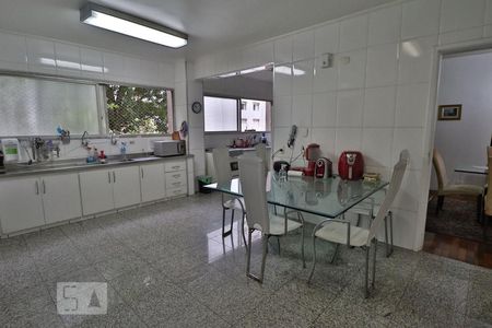 Apartamento para alugar com 227m², 4 quartos e 2 vagasBanheiro