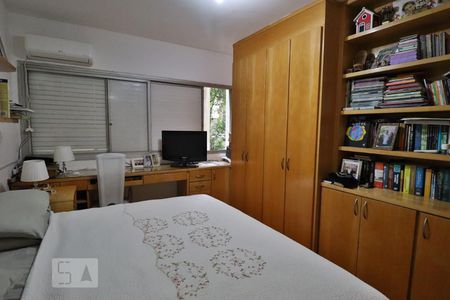 Apartamento para alugar com 227m², 4 quartos e 2 vagasQuarto