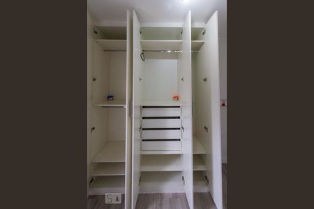 Apartamento à venda com 54m², 2 quartos e 1 vagaQuarto 02