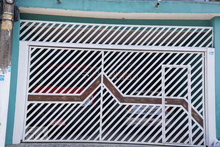 Casa à venda com 110m², 2 quartos e 2 vagas Casa à venda com 110m², 2 quartos e 2 vagasFachada