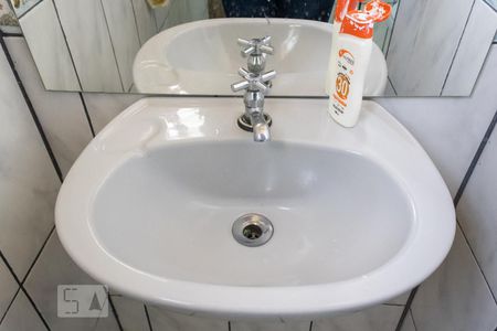 Casa à venda com 110m², 2 quartos e 2 vagas Casa à venda com 110m², 2 quartos e 2 vagasBanheiro - Pia