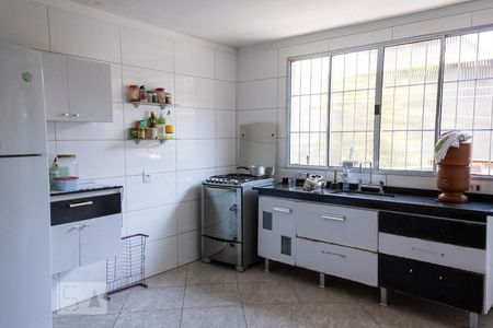 Casa à venda com 110m², 2 quartos e 2 vagas Casa à venda com 110m², 2 quartos e 2 vagasCozinha
