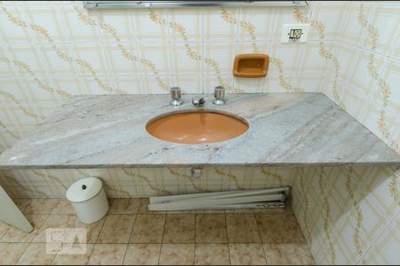 Casa à venda com 165m², 3 quartos e 2 vagasBanheiro