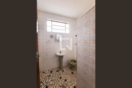 Casa à venda com 200m², 2 quartos e 1 vagaBanheiro