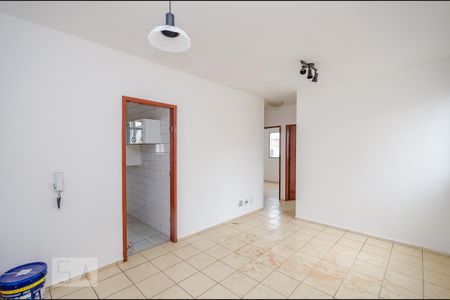 Sala de apartamento à venda com 3 quartos, 70m² em Monsenhor Messias, Belo Horizonte