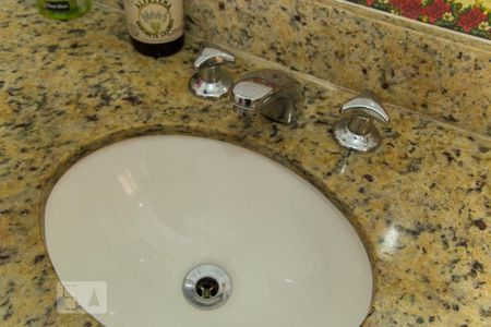 Apartamento à venda com 125m², 2 quartos e 2 vagas Apartamento à venda com 125m², 2 quartos e 2 vagasBanheiro da suíte - Torneira