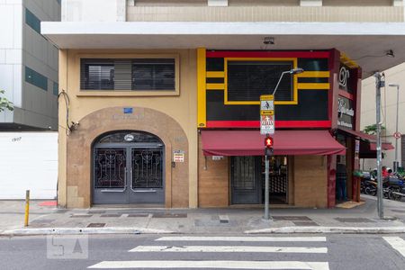 Apartamento para alugar com 95m², 2 quartos e sem vagaFachada