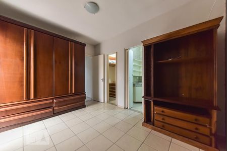 Casa à venda com 220m², 5 quartos e 3 vagasSuíte 2