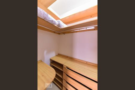 Casa à venda com 220m², 5 quartos e 3 vagasCloset da Suíte 2