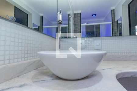 Apartamento à venda com 143m², 2 quartos e 1 vaga Apartamento à venda com 143m², 2 quartos e 1 vagaBanheiro Suíte 1