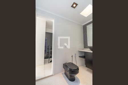 Apartamento à venda com 143m², 2 quartos e 1 vaga Apartamento à venda com 143m², 2 quartos e 1 vagaBanheiro da Suíte 2