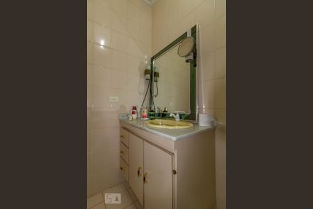 Casa à venda com 380m², 3 quartos e 5 vagasBanheiro Quarto 2 - Suíte