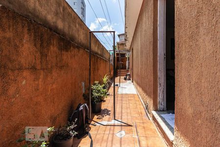 Casa à venda com 139m², 3 quartos e 2 vagasCorredor externo 