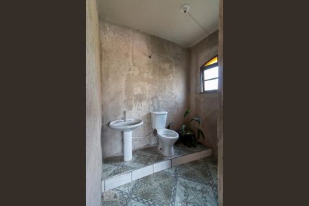 Casa à venda com 254m², 3 quartos e 2 vagasÁrea superior inacabada - banheiro