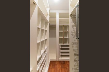Apartamento à venda com 370m², 3 quartos e sem vagaSuíte 2 - Closet