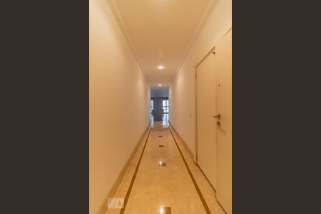 Corredor de Entrada de apartamento à venda com 3 quartos, 370m² em Higienópolis, São Paulo