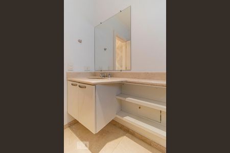 Apartamento à venda com 370m², 3 quartos e sem vagaBanheiro Social - Arma´rios