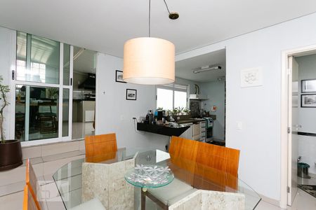 Sala de casa à venda com 3 quartos, 220m² em Vila Pompéia, São Paulo