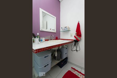 Casa à venda com 220m², 3 quartos e 2 vagas Casa à venda com 220m², 3 quartos e 2 vagasBanheiro da Suíte 3