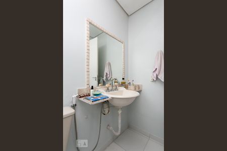 Casa à venda com 220m², 3 quartos e 2 vagas Casa à venda com 220m², 3 quartos e 2 vagasBanheiro da Suíte 1