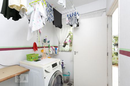 Casa à venda com 220m², 3 quartos e 2 vagas Casa à venda com 220m², 3 quartos e 2 vagasÁrea de Serviço