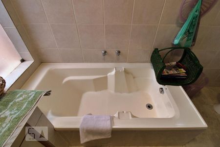 Casa à venda com 550m², 4 quartos e 5 vagas Casa à venda com 550m², 4 quartos e 5 vagasBanheiro da Suíte 1