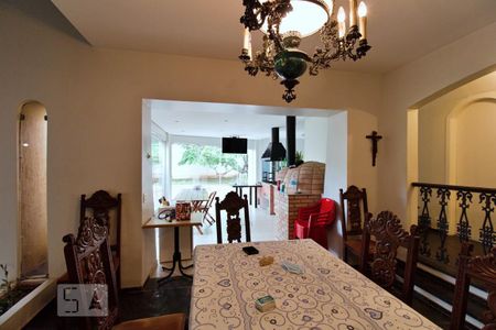 Casa à venda com 550m², 4 quartos e 5 vagas Casa à venda com 550m², 4 quartos e 5 vagasSala