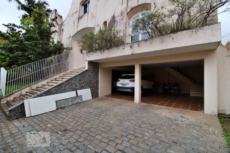 Casa à venda com 550m², 4 quartos e 5 vagas Casa à venda com 550m², 4 quartos e 5 vagasGaragem