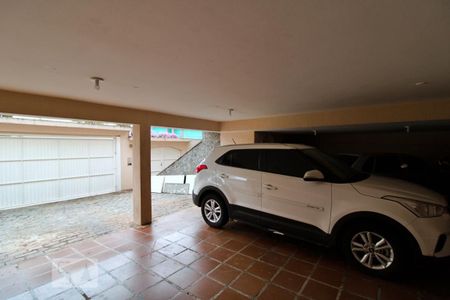 Casa à venda com 550m², 4 quartos e 5 vagas Casa à venda com 550m², 4 quartos e 5 vagasGaragem