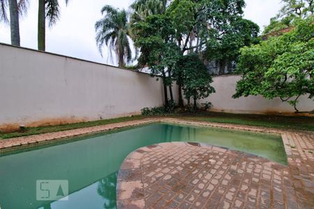 Casa à venda com 550m², 4 quartos e 5 vagas Casa à venda com 550m², 4 quartos e 5 vagasÁrea comum - Piscina