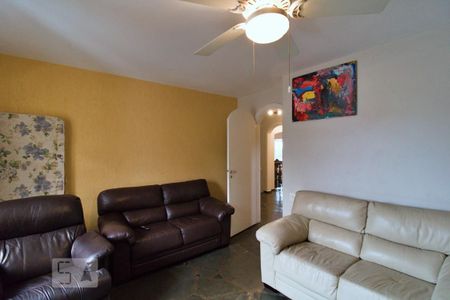 Casa à venda com 550m², 4 quartos e 5 vagas Casa à venda com 550m², 4 quartos e 5 vagasSala de TV