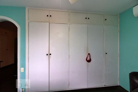 Casa à venda com 550m², 4 quartos e 5 vagas Casa à venda com 550m², 4 quartos e 5 vagasSuíte 2