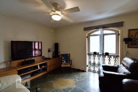 Casa à venda com 550m², 4 quartos e 5 vagas Casa à venda com 550m², 4 quartos e 5 vagasSala de TV