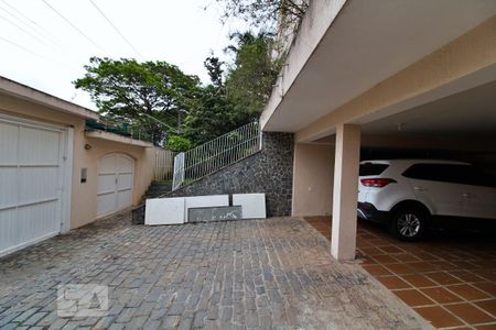 Casa à venda com 550m², 4 quartos e 5 vagas Casa à venda com 550m², 4 quartos e 5 vagasGaragem