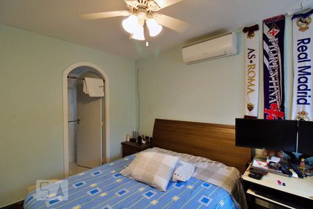 Casa à venda com 550m², 4 quartos e 5 vagas Casa à venda com 550m², 4 quartos e 5 vagasSuíte 4