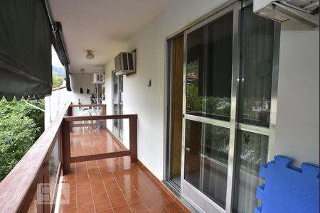 Casa de condomínio à venda com 450m², 4 quartos e 6 vagasVaranda do Quarto 1,2 e Suíte 1