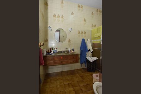 Casa de condomínio à venda com 450m², 4 quartos e 6 vagasBanheiro da Suíte 2