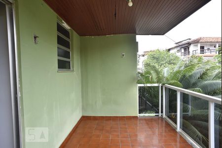 Casa de condomínio à venda com 450m², 4 quartos e 6 vagasVaranda da Suíte 2