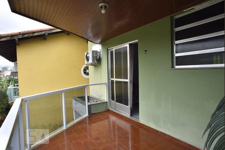 Casa de condomínio à venda com 450m², 4 quartos e 6 vagasVaranda da Suíte 2