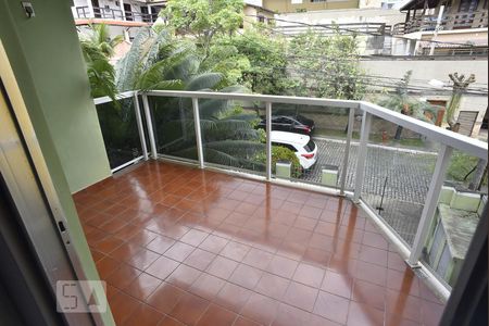 Casa de condomínio à venda com 450m², 4 quartos e 6 vagasVaranda da Suíte 2