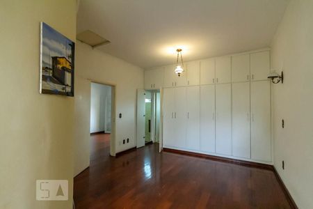 Casa à venda com 240m², 3 quartos e 5 vagasSuíte