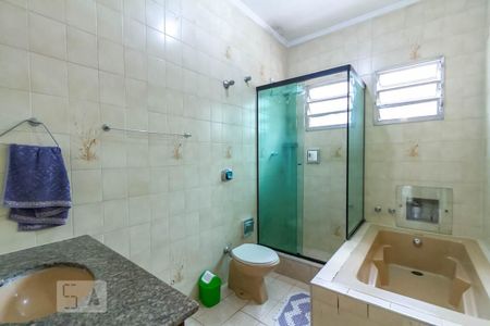 Casa à venda com 240m², 3 quartos e 5 vagasBanheiro social