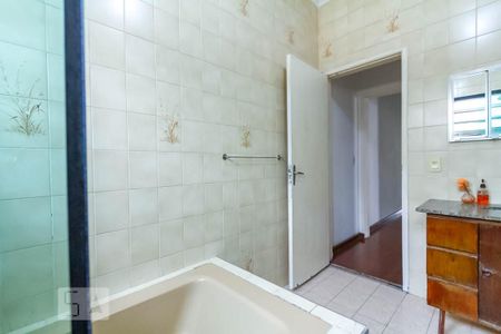 Casa à venda com 240m², 3 quartos e 5 vagasBanheiro social