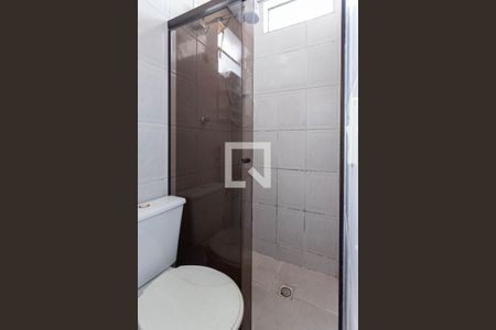 Banheiro social  de kitnet/studio para alugar com 1 quarto, 38m² em Trevo, Belo Horizonte