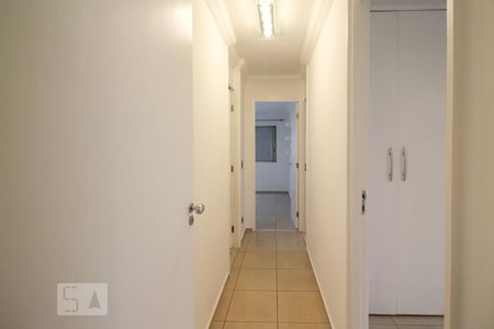 Corredor de apartamento para alugar com 3 quartos, 93m² em Indianópolis, São Paulo