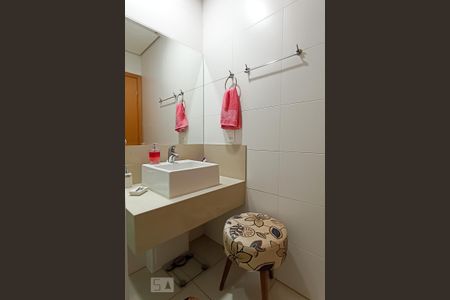 Studio para alugar com 58m², 2 quartos e 1 vaga Studio para alugar com 58m², 2 quartos e 1 vagaBanheiro social