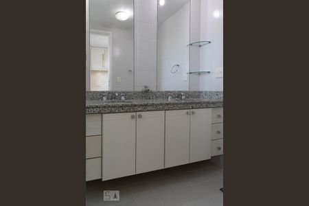 Apartamento para alugar com 113m², 3 quartos e 2 vagasBanheiro da suíte 2